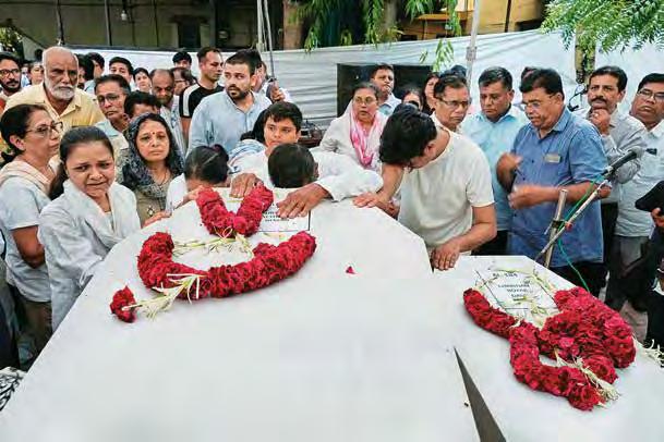 पीड़ित परिवारों का दर्दनाक इंतजार